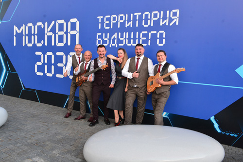 Ретро-группа Чародеи успешно выступила на фестивале Москва 2030