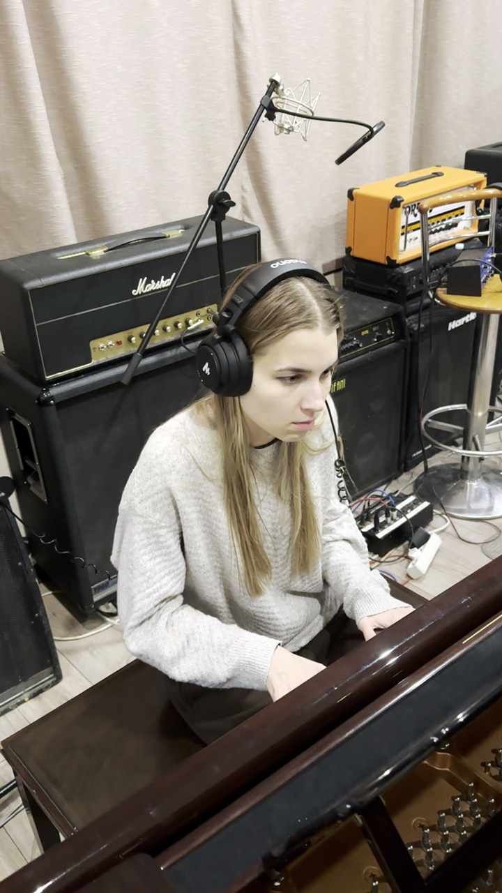 Анна Панова – клавишные