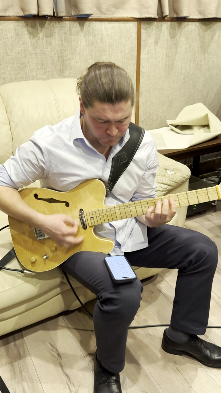 Иван Стручков – гитара