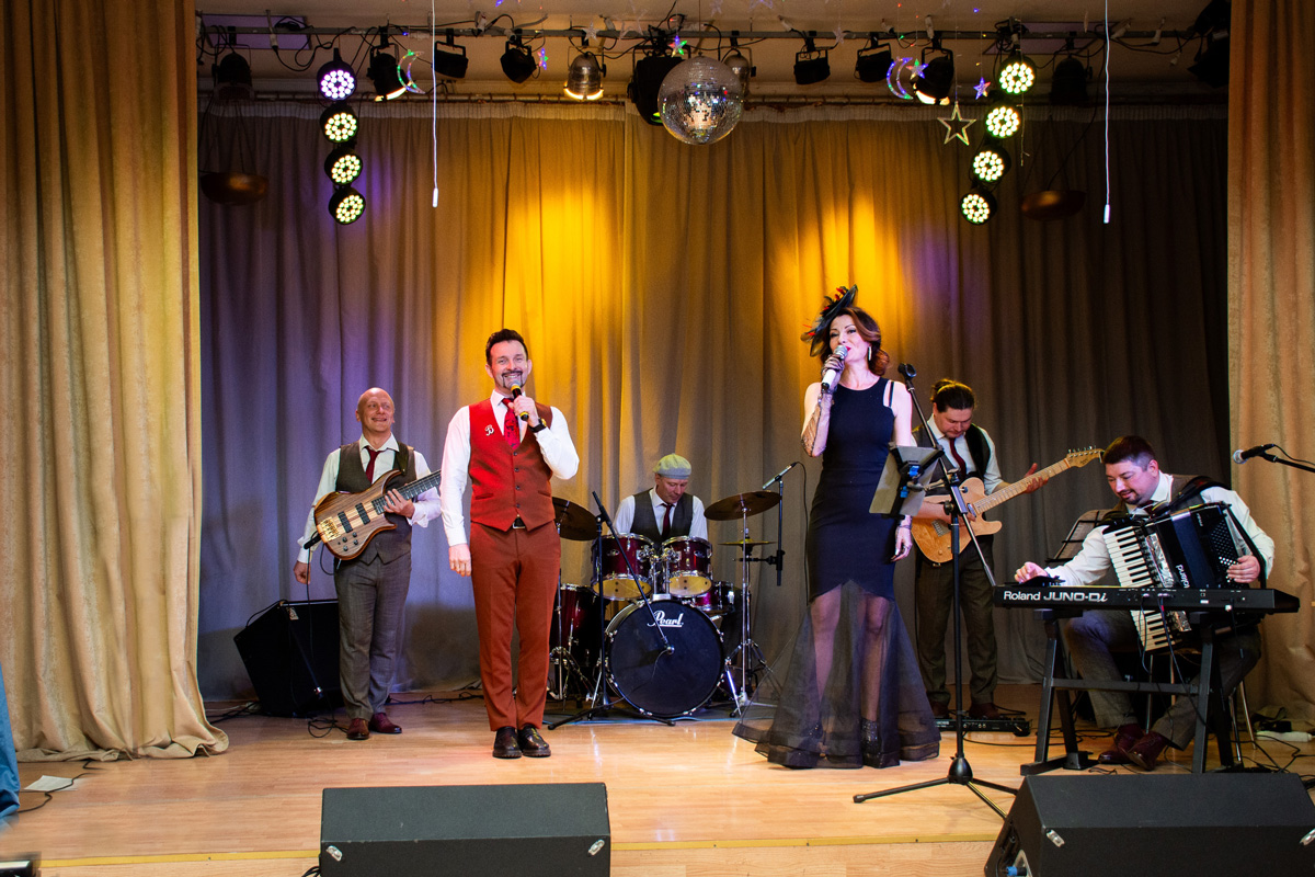 Концерт ретро-группы Чародеи посвященный Дню работника культуры в Юдинском КДЦ Молодежный