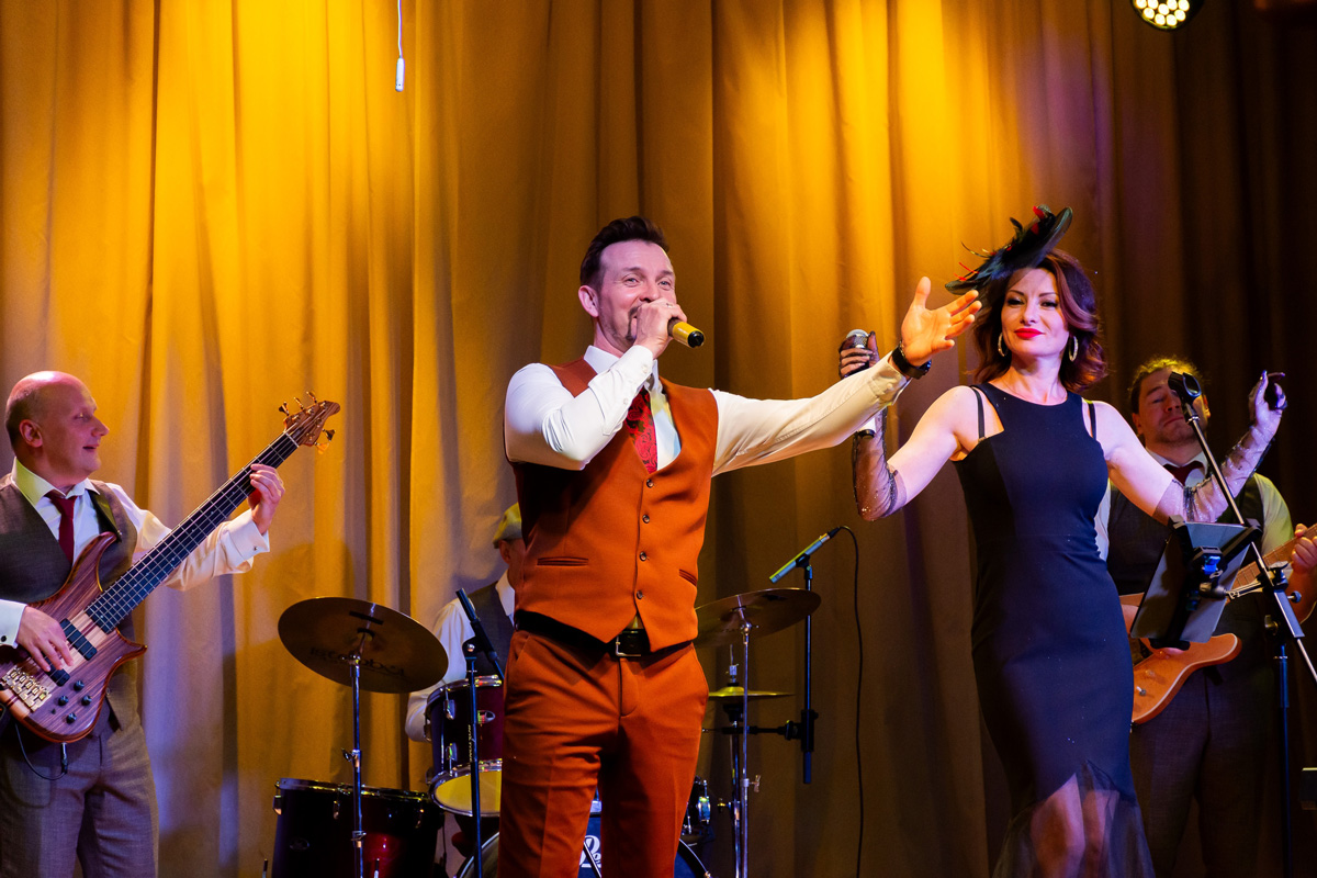 Ретро-группы Чародеи. Солисты: Валерий Алешков и Светлана Брижань