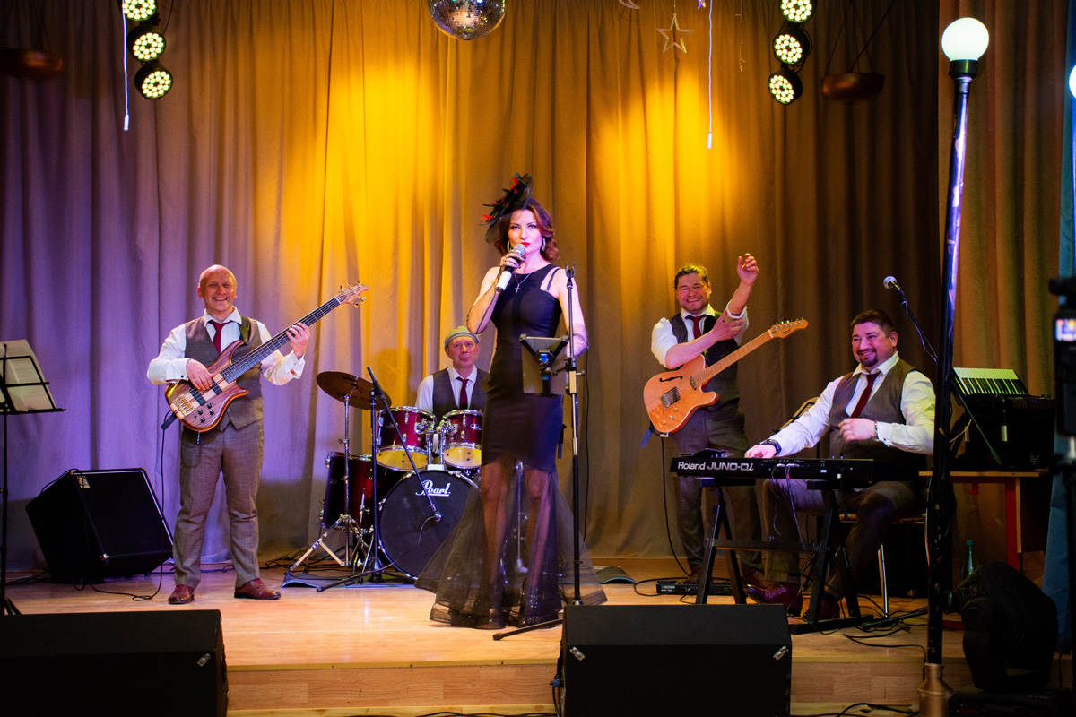 Ретро-группы Чародеи и солистка Светлана Брижань