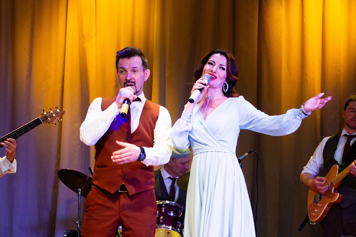 Концерт ретро-группы Чародеи на концерте посвященный Дню работника культуры в Юдинском КДЦ Молодежный