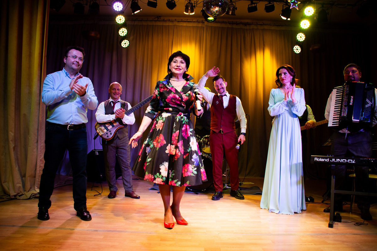 Концерт ретро-группы Чародеи на концерте посвященный Дню работника культуры в Юдинском КДЦ Молодежный