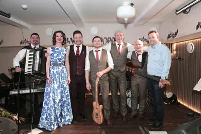 Ретро-группа Чародеи после концерта в клубе Гнездо Глухаря