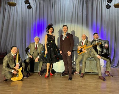 Группа Чародеи: Иван Стручков, Валерий Дедов, Светлана Брижань, Валерий Алешков, Павел Завьялов, Сергей Корнышев