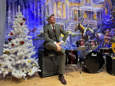 Барабанщик Валерий Дедов в прекрасном настроении:)