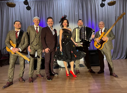 Ретро-группа Чародеи перед концертом