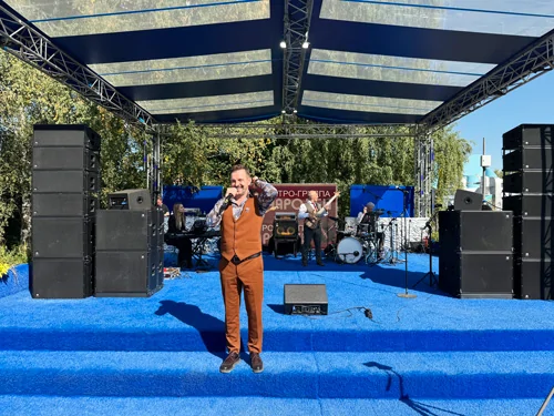 Концерт ретро-группы Чародеи на форуме Москва-2030. Территория будущего в парке 50 лет Октября