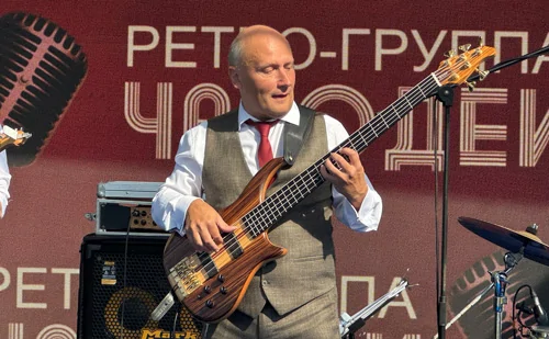 Павел Завьялов - бас-гитара. Выступление на форуме Москва-2030. Территория будущего